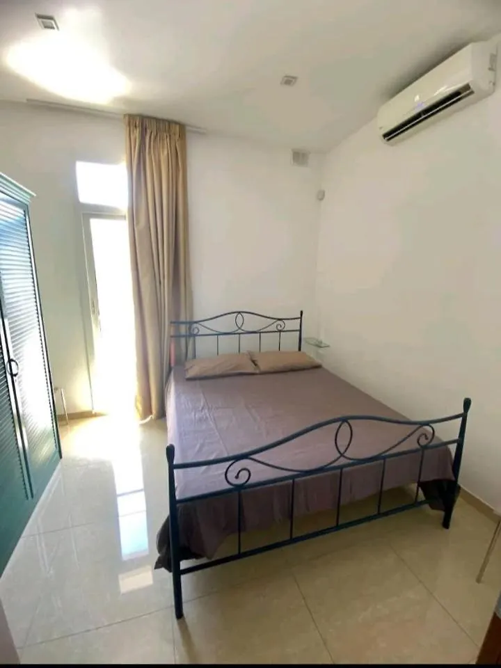 Room'S Service Saint Julian's