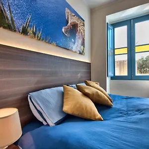  Pensión Central Suites St. Julian'S